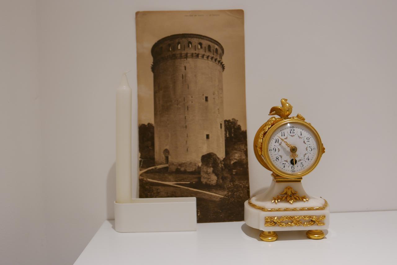 Tour Sarrazine De Montaren Panzió Kültér fotó
