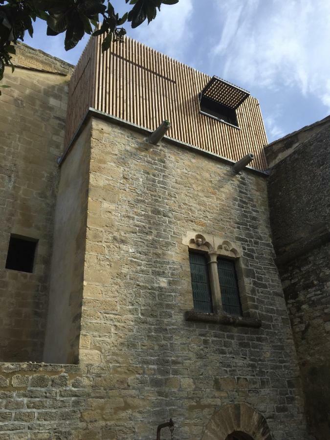 Tour Sarrazine De Montaren Panzió Kültér fotó
